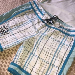 Surfer shorts size 5